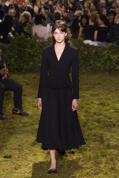 Look 18